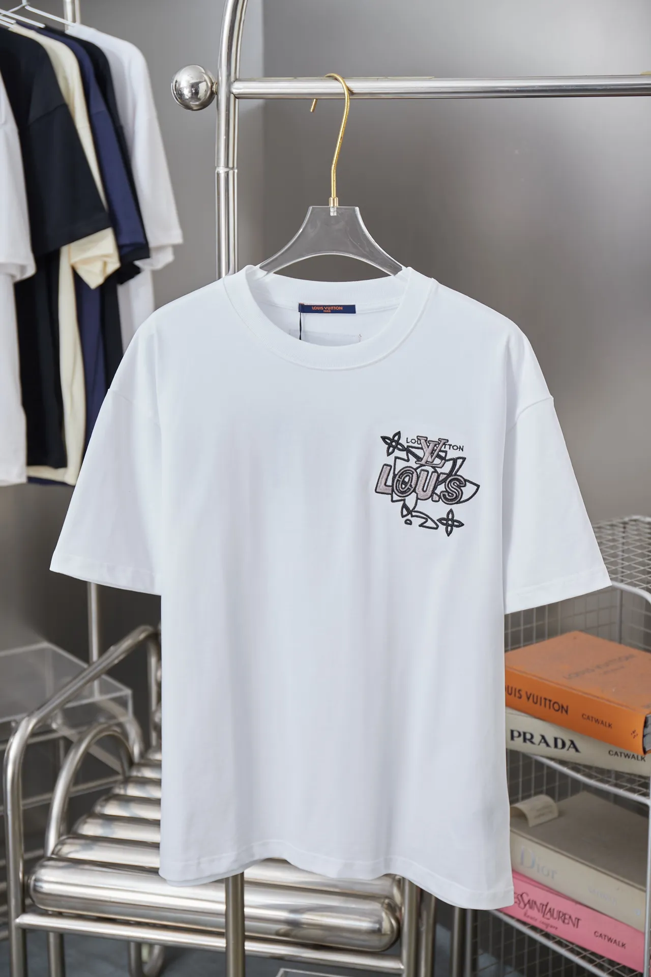 🅿️180 1V 25SS early spring new style short sleeves with embroidered letters, light luxury, a must-have item for daily commuting for men and women, correct version, welcome to compare, detailed features · 320g 100% pure cotton double yarn jersey fabric · Custom dyed in the same cylinder, special thickening 32 pieces, double-strand 1X1 thread · Imported Tajima machine embroidery with various techniques to embroider the letter logo · Double needle stitching across the seam process · Original main mark, washed tag, brand moisture-proof paper packaging Color: black/white/brown Size: S/M/L/XL